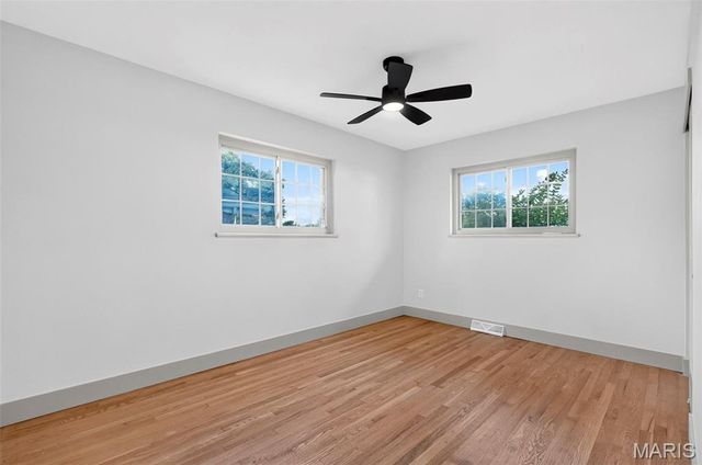10121 Pinehurst Drive, St Louis, MO 63114