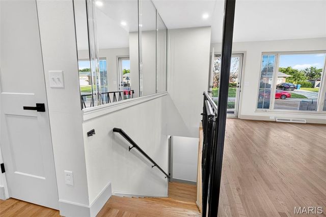 10121 Pinehurst Drive, St Louis, MO 63114