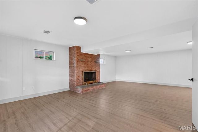 10121 Pinehurst Drive, St Louis, MO 63114
