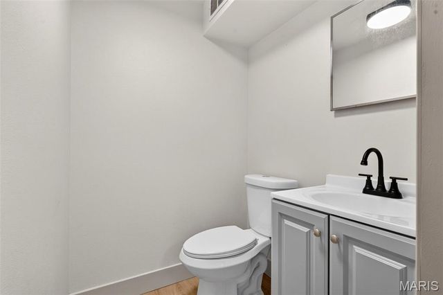 10121 Pinehurst Drive, St Louis, MO 63114