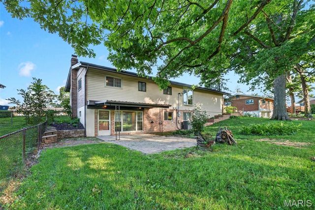 10121 Pinehurst Drive, St Louis, MO 63114
