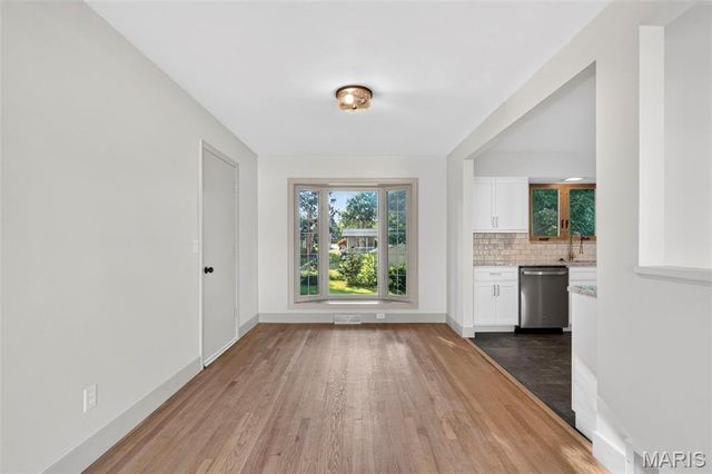 10121 Pinehurst Drive, St Louis, MO 63114
