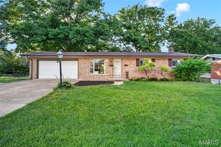 10121 Pinehurst Drive, St Louis, MO 63114