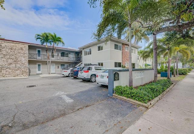 81 Edgewater Dr 104, Coral Gables, FL 33133