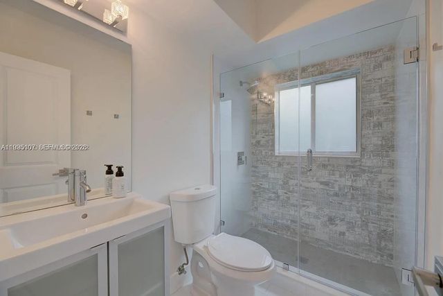 81 Edgewater Dr 104, Coral Gables, FL 33133