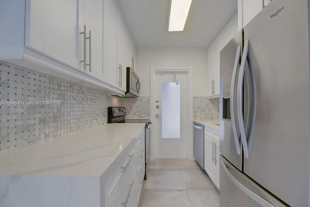 81 Edgewater Dr 104, Coral Gables, FL 33133