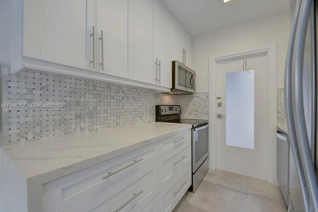 81 Edgewater Dr 104, Coral Gables, FL 33133