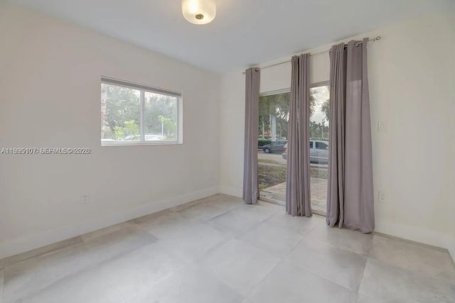 81 Edgewater Dr 104, Coral Gables, FL 33133