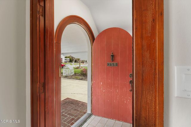 758 Barker Road, Fremont, OH 43420