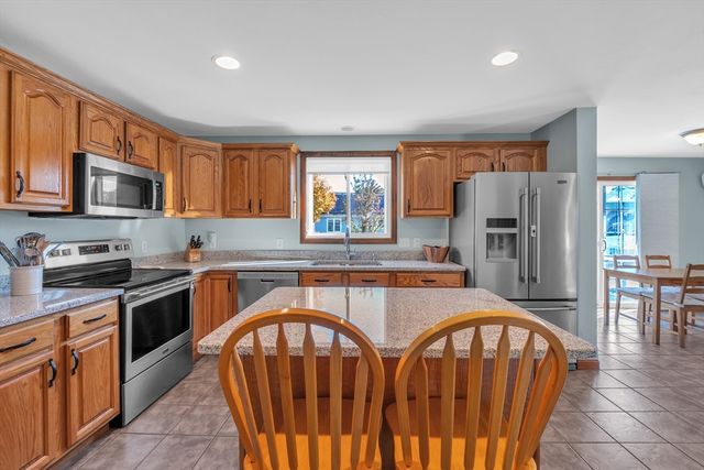 16 Richards Ave, Rutland, MA 01543