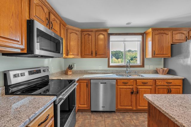 16 Richards Ave, Rutland, MA 01543