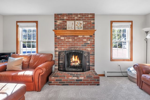 16 Richards Ave, Rutland, MA 01543