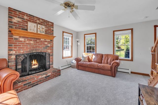 16 Richards Ave, Rutland, MA 01543