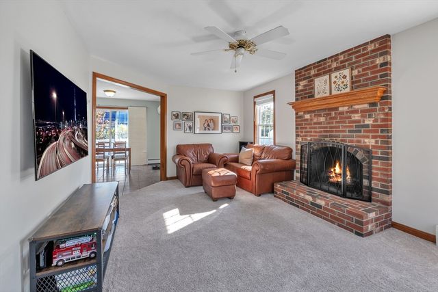 16 Richards Ave, Rutland, MA 01543