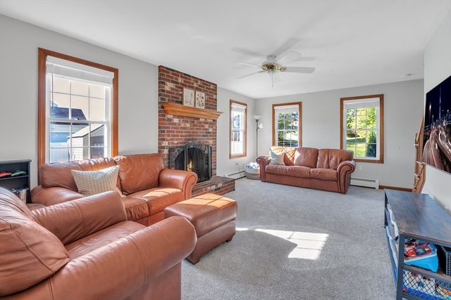 16 Richards Ave, Rutland, MA 01543