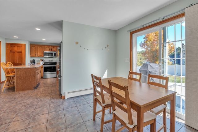 16 Richards Ave, Rutland, MA 01543