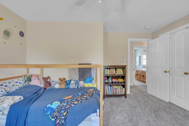 16 Richards Ave, Rutland, MA 01543