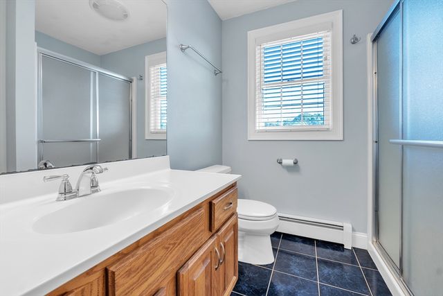 16 Richards Ave, Rutland, MA 01543