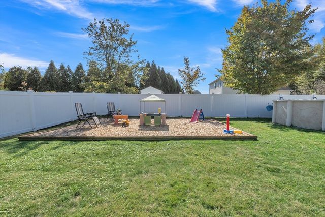 16 Richards Ave, Rutland, MA 01543