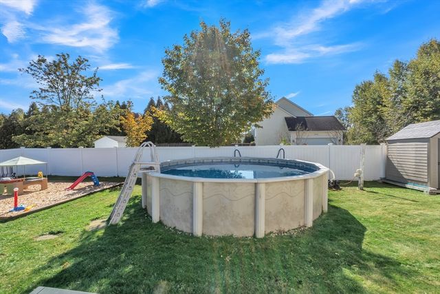 16 Richards Ave, Rutland, MA 01543