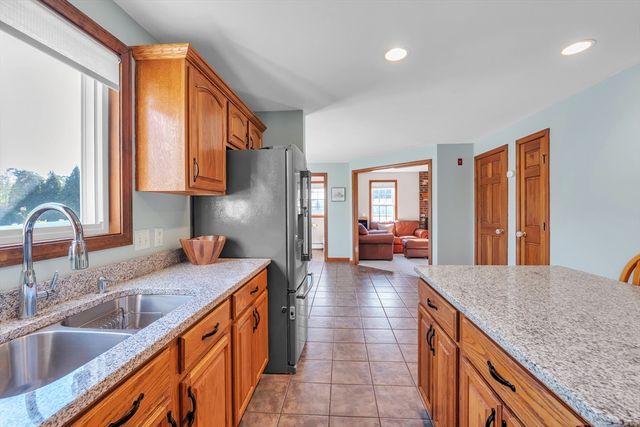 16 Richards Ave, Rutland, MA 01543