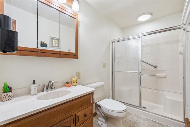 912 E 2nd St, Vinton, IA 52349