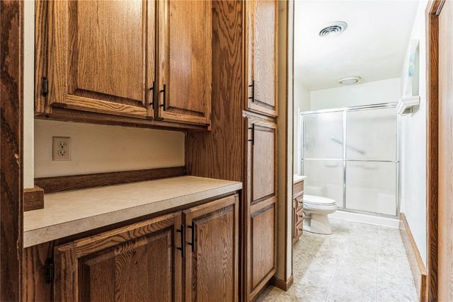 912 E 2nd St, Vinton, IA 52349