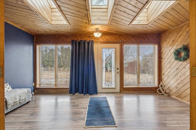 912 E 2nd St, Vinton, IA 52349