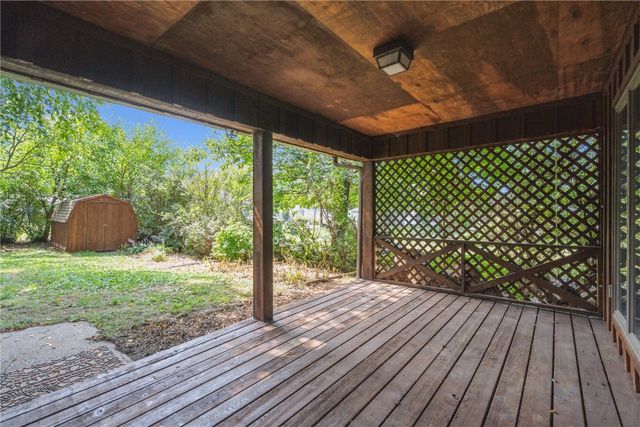 912 E 2nd St, Vinton, IA 52349