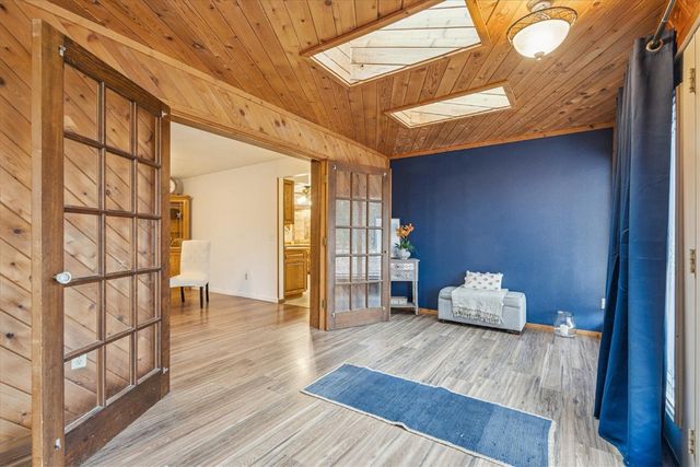 912 E 2nd St, Vinton, IA 52349