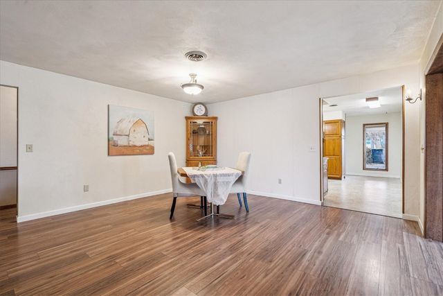 912 E 2nd St, Vinton, IA 52349