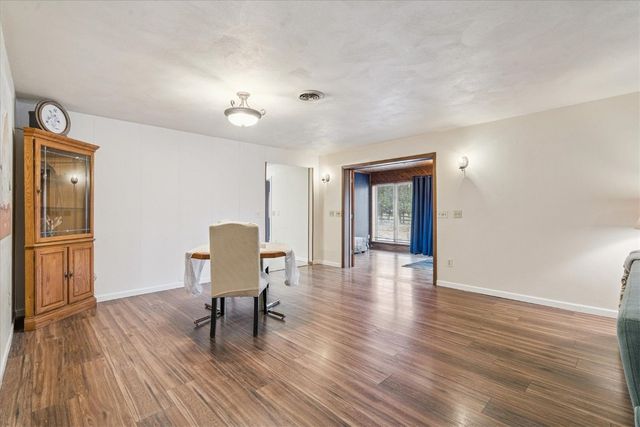 912 E 2nd St, Vinton, IA 52349