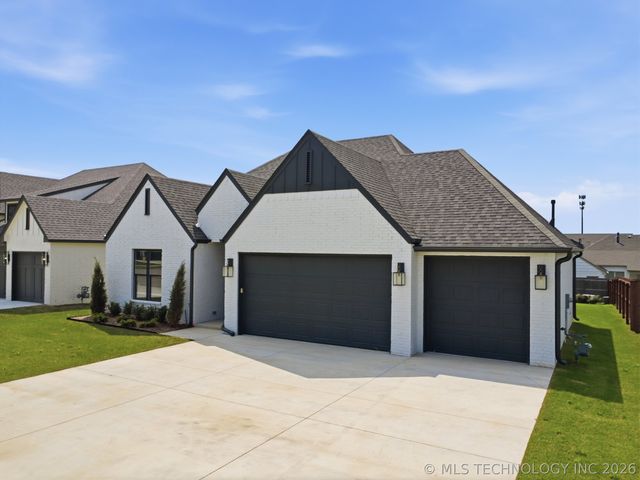 2114 E 138th Street S, Bixby, OK 74008
