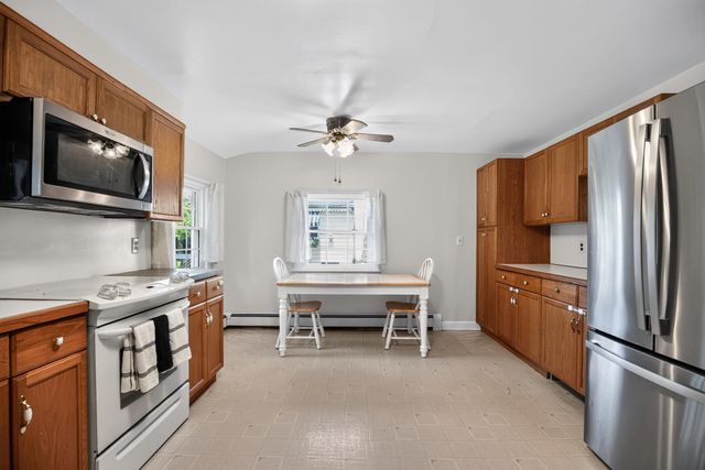 408 PENNSYLVANIA AVE, Avondale, PA 19311