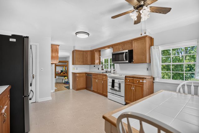 408 PENNSYLVANIA AVE, Avondale, PA 19311