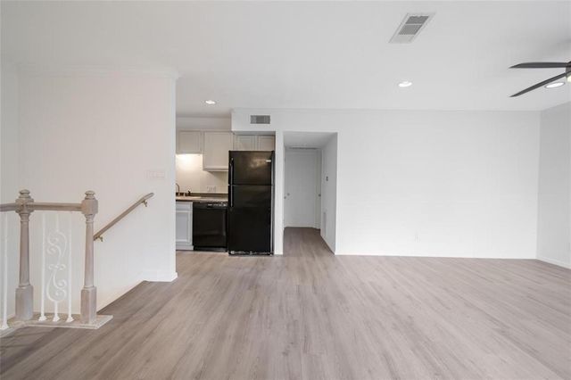 3400 Timmons Lane 32, Houston, TX 77027