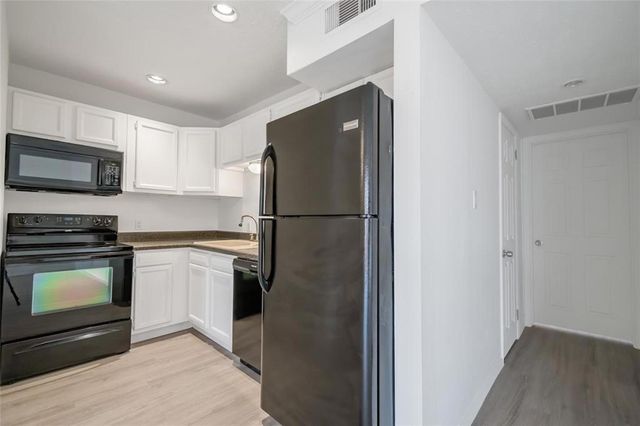 3400 Timmons Lane 32, Houston, TX 77027