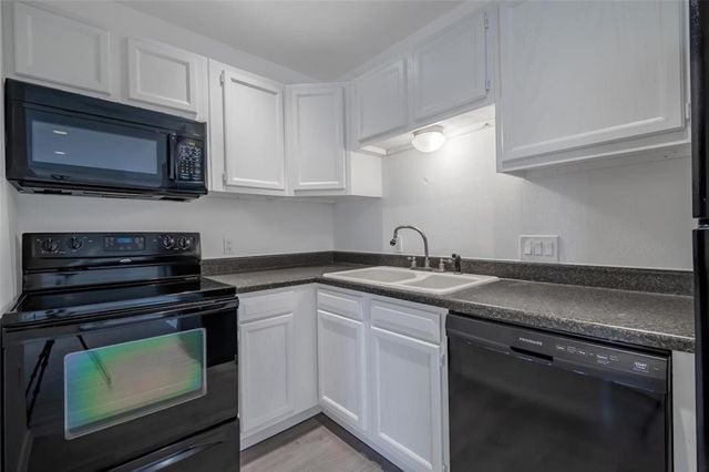 3400 Timmons Lane 32, Houston, TX 77027