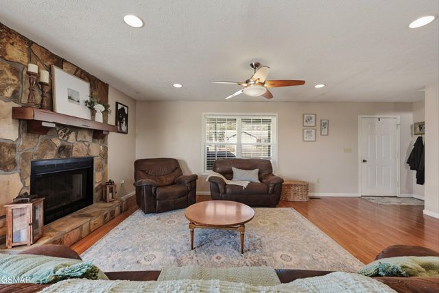 401 Klondike Circle, Kodak, TN 37764