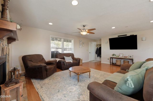 401 Klondike Circle, Kodak, TN 37764