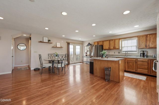 401 Klondike Circle, Kodak, TN 37764