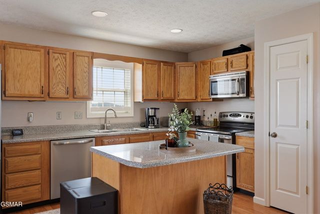 401 Klondike Circle, Kodak, TN 37764