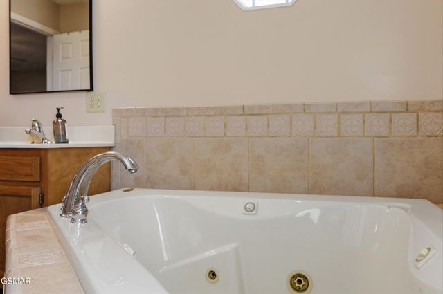 401 Klondike Circle, Kodak, TN 37764