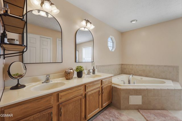 401 Klondike Circle, Kodak, TN 37764