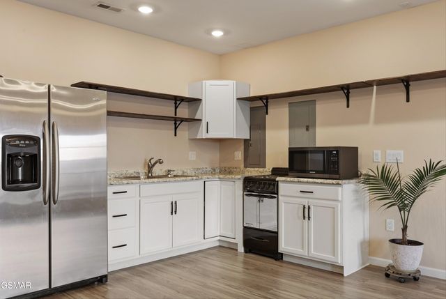 401 Klondike Circle, Kodak, TN 37764