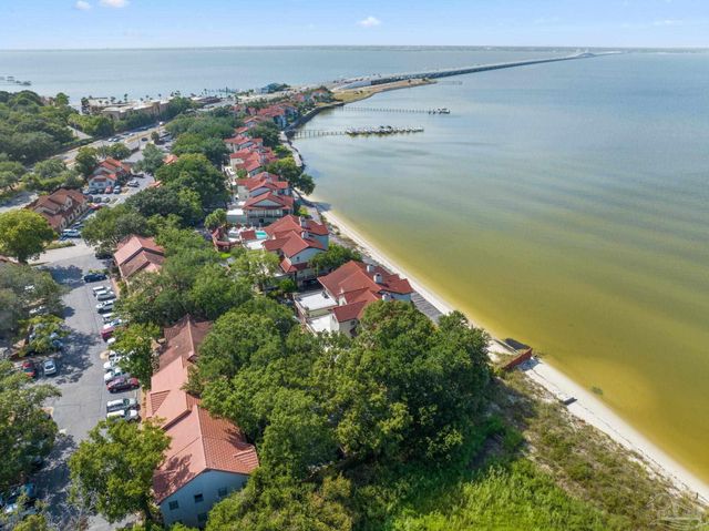 116 Baybridge Dr, Gulf Breeze, FL 32561