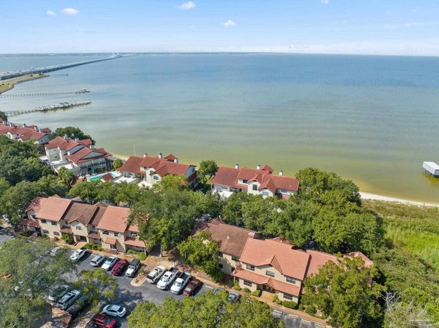 116 Baybridge Dr, Gulf Breeze, FL 32561