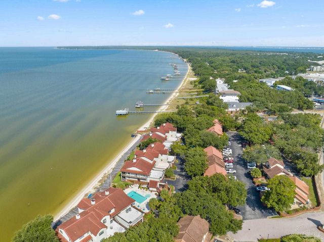 116 Baybridge Dr, Gulf Breeze, FL 32561