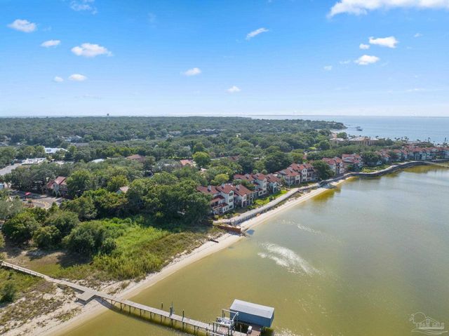 116 Baybridge Dr, Gulf Breeze, FL 32561