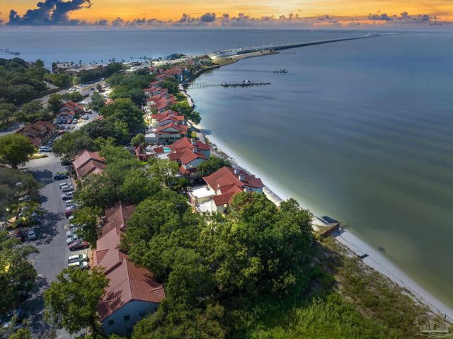 116 Baybridge Dr, Gulf Breeze, FL 32561